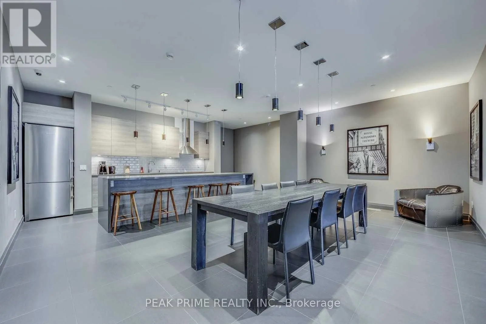 501 - 224 KING STREET W
