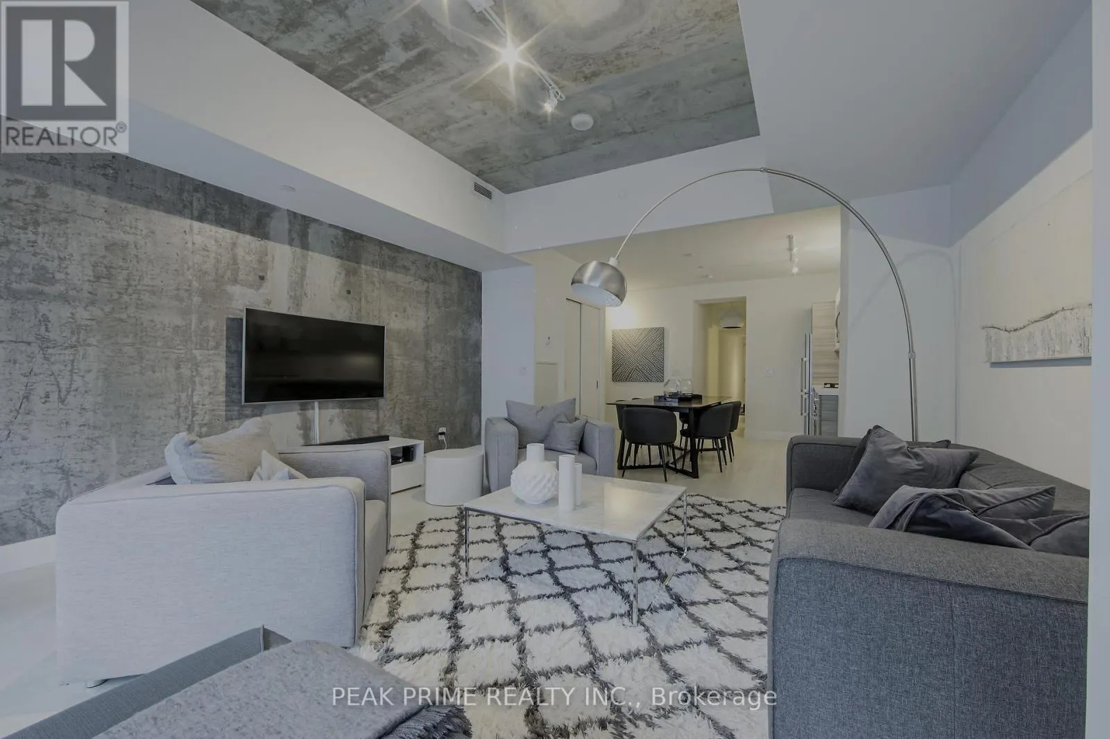 501 - 224 KING STREET W