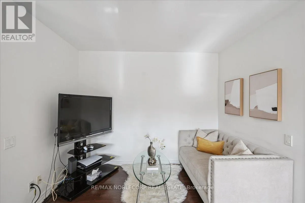 1001 - 60 ST.CLAIR AVENUE W