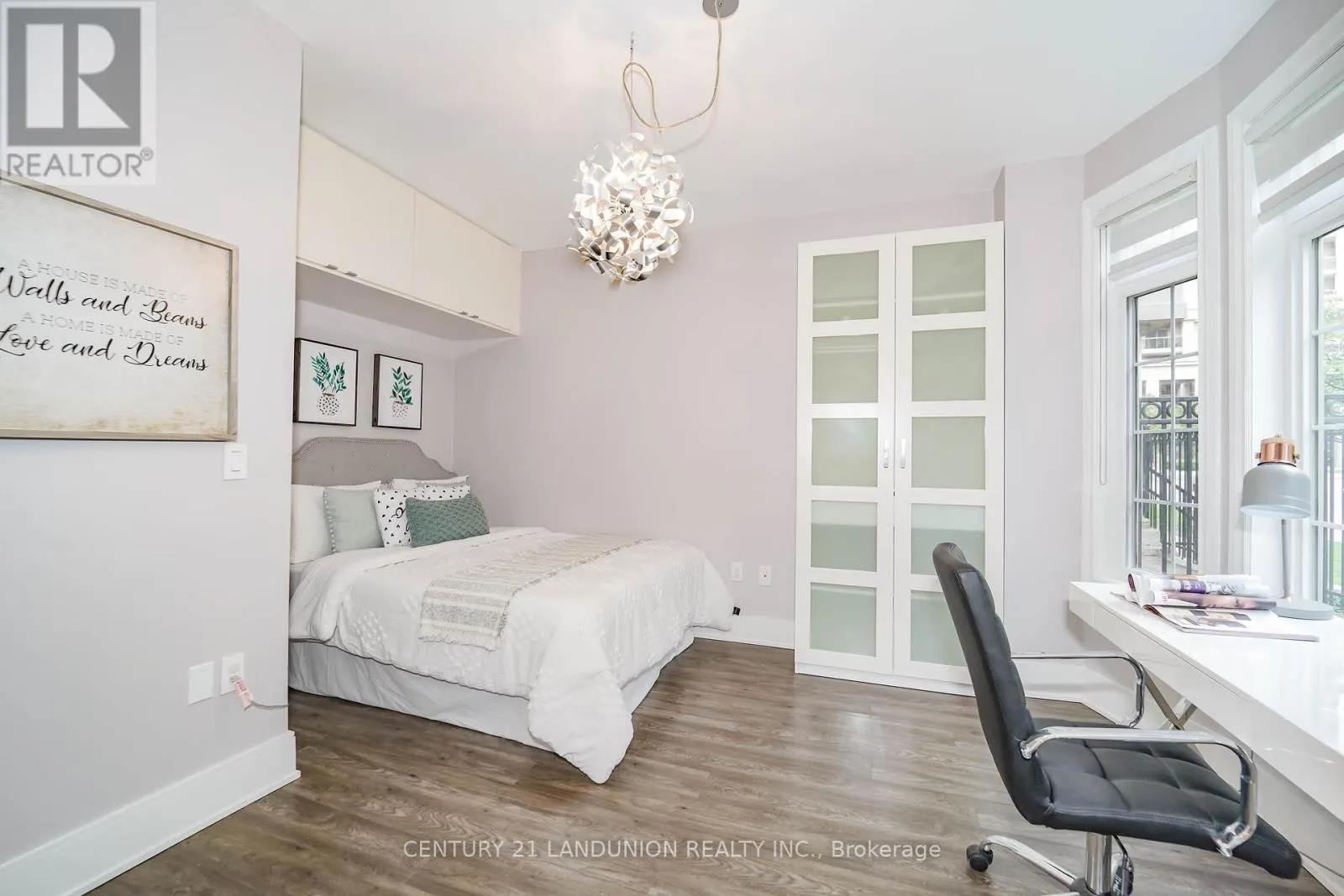 GV109 - 38 KENASTON GARDENS