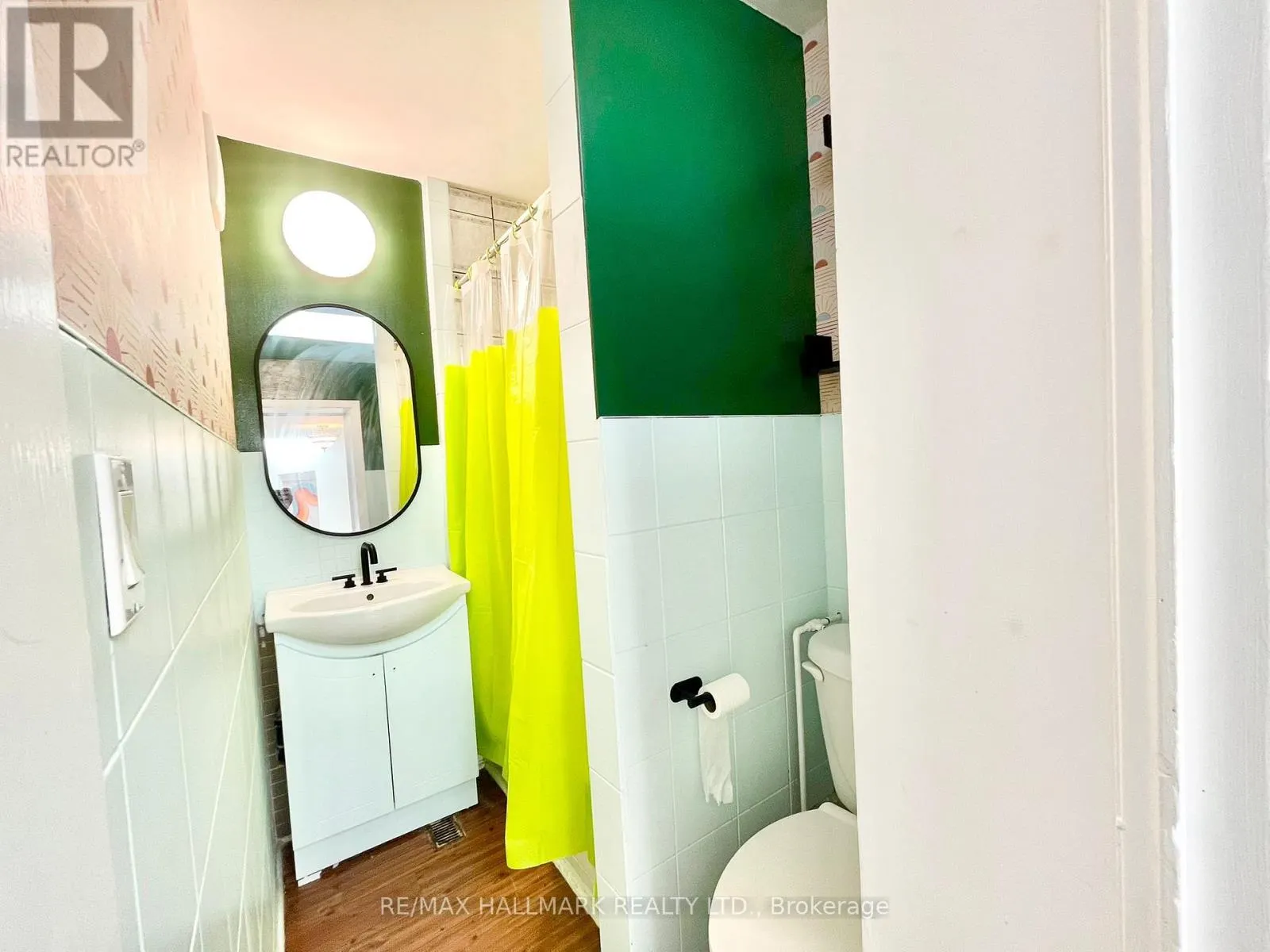 MAIN - 866 BATHURST STREET