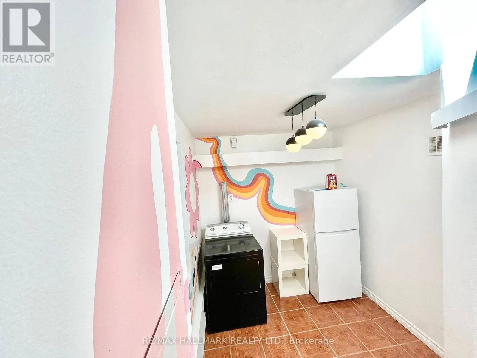 MAIN - 866 BATHURST STREET