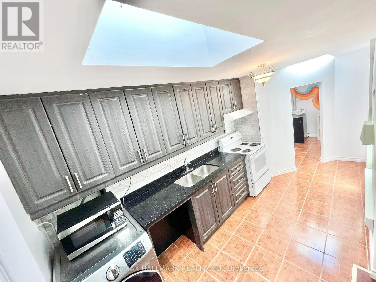MAIN - 866 BATHURST STREET