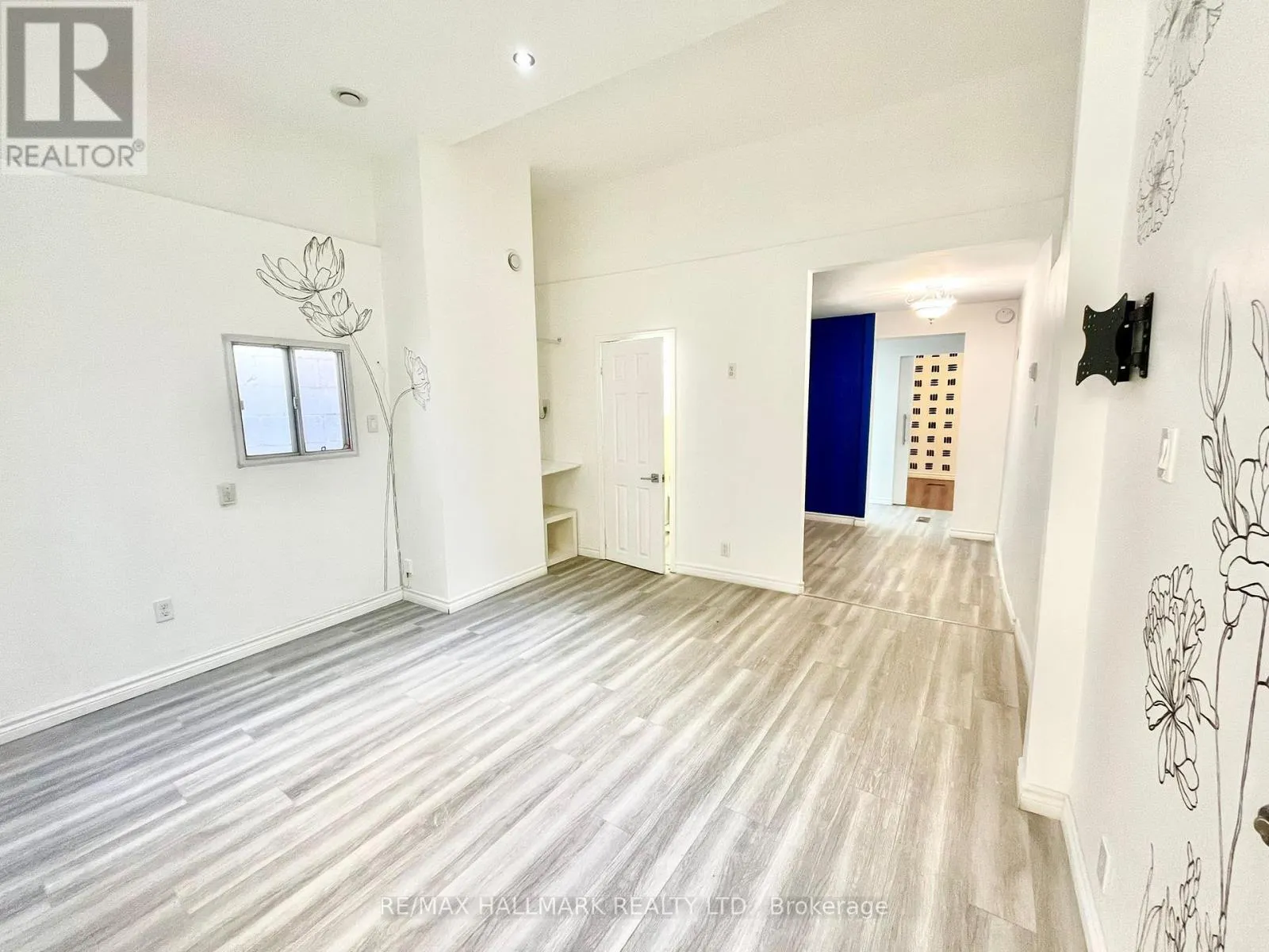 MAIN - 866 BATHURST STREET