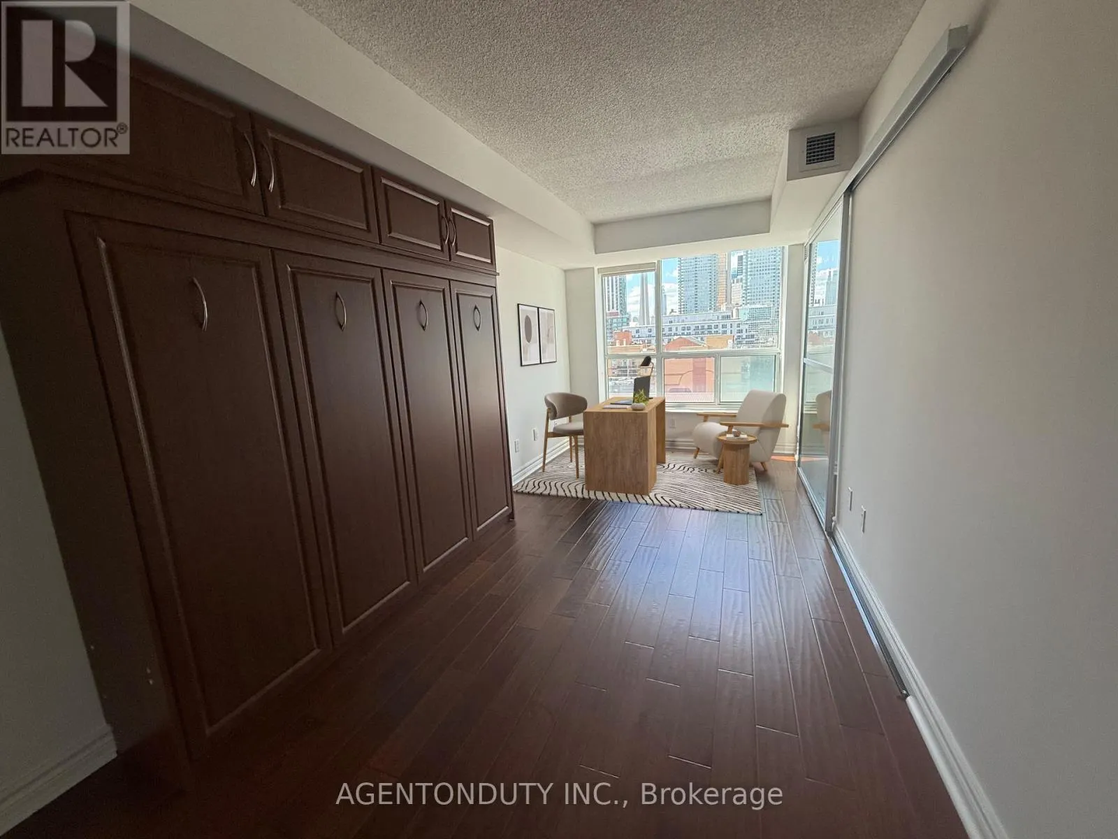 1135 - 109 FRONT STREET E