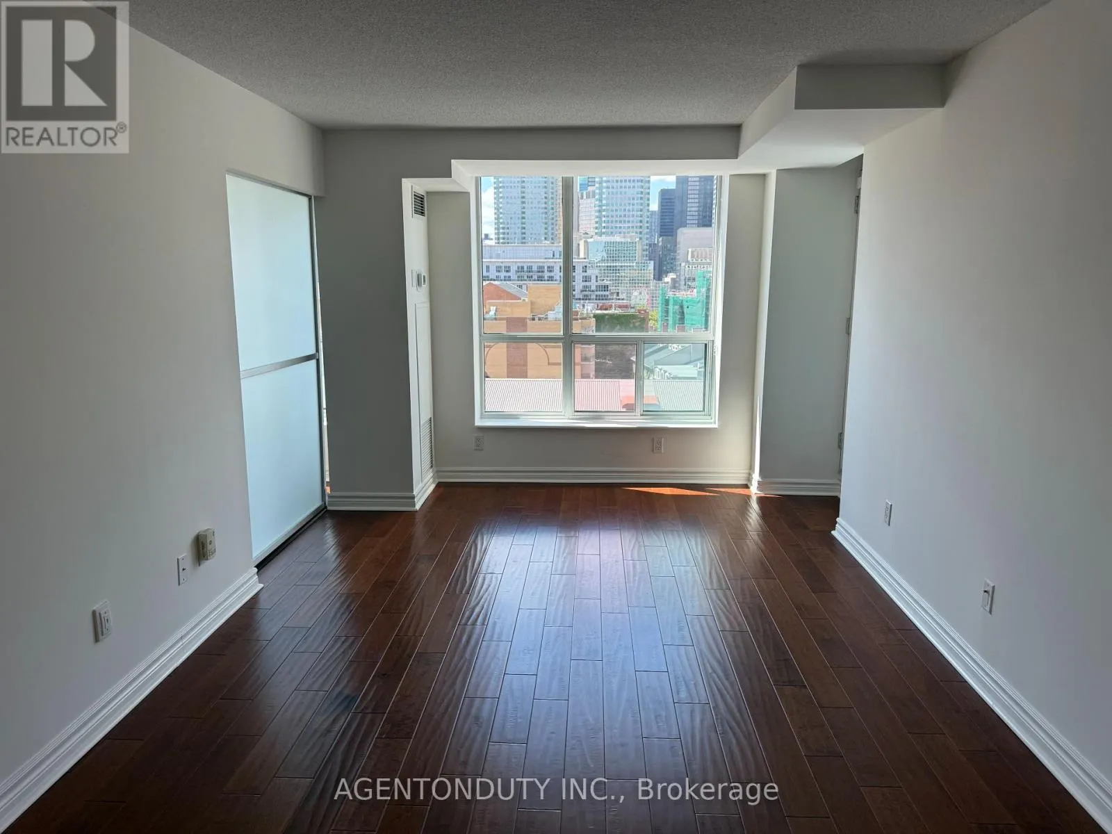 1135 - 109 FRONT STREET E