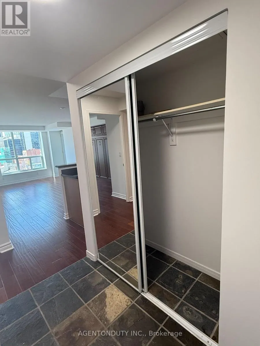 1135 - 109 FRONT STREET E