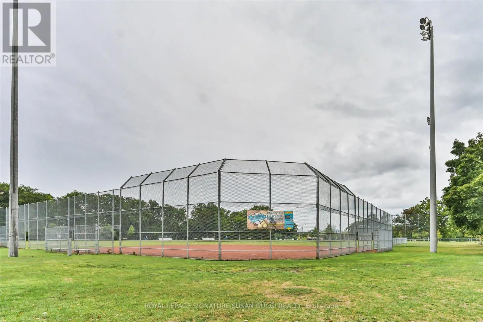 616 - 1 LEASIDE PARK DRIVE
