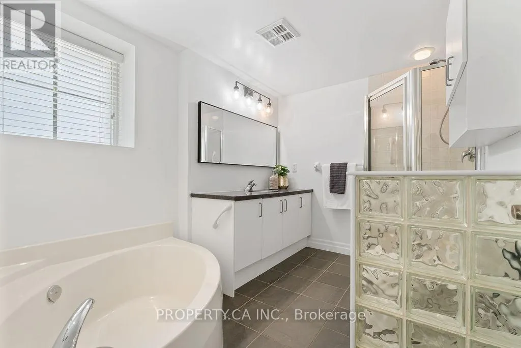 101 - 1801 BAYVIEW AVENUE