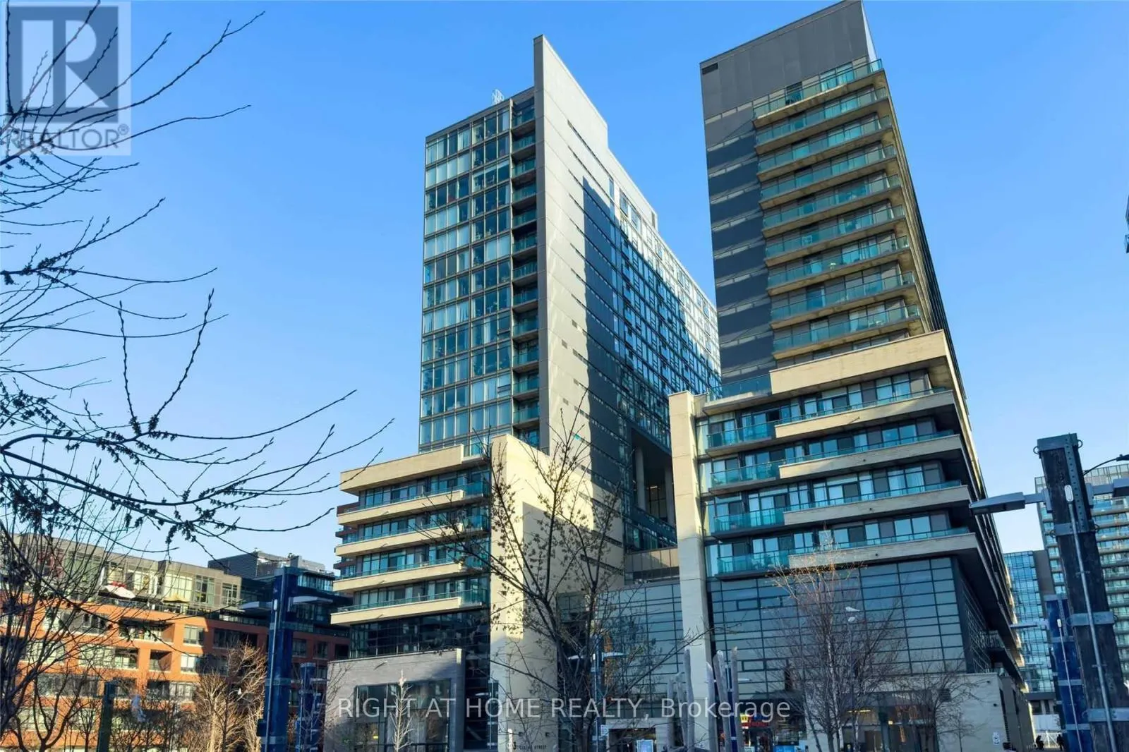 831W - 36 LISGAR STREET