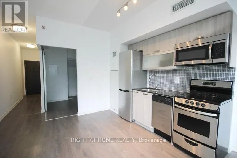 831W - 36 LISGAR STREET