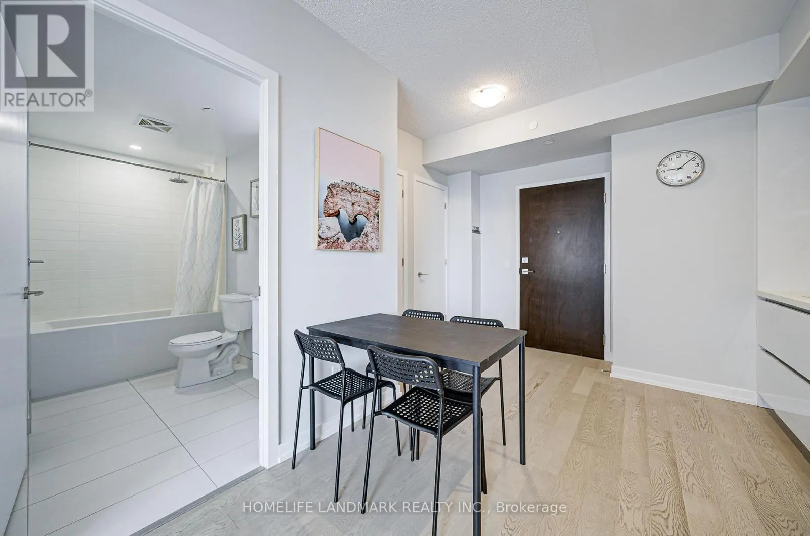 2304 - 2221 YONGE STREET