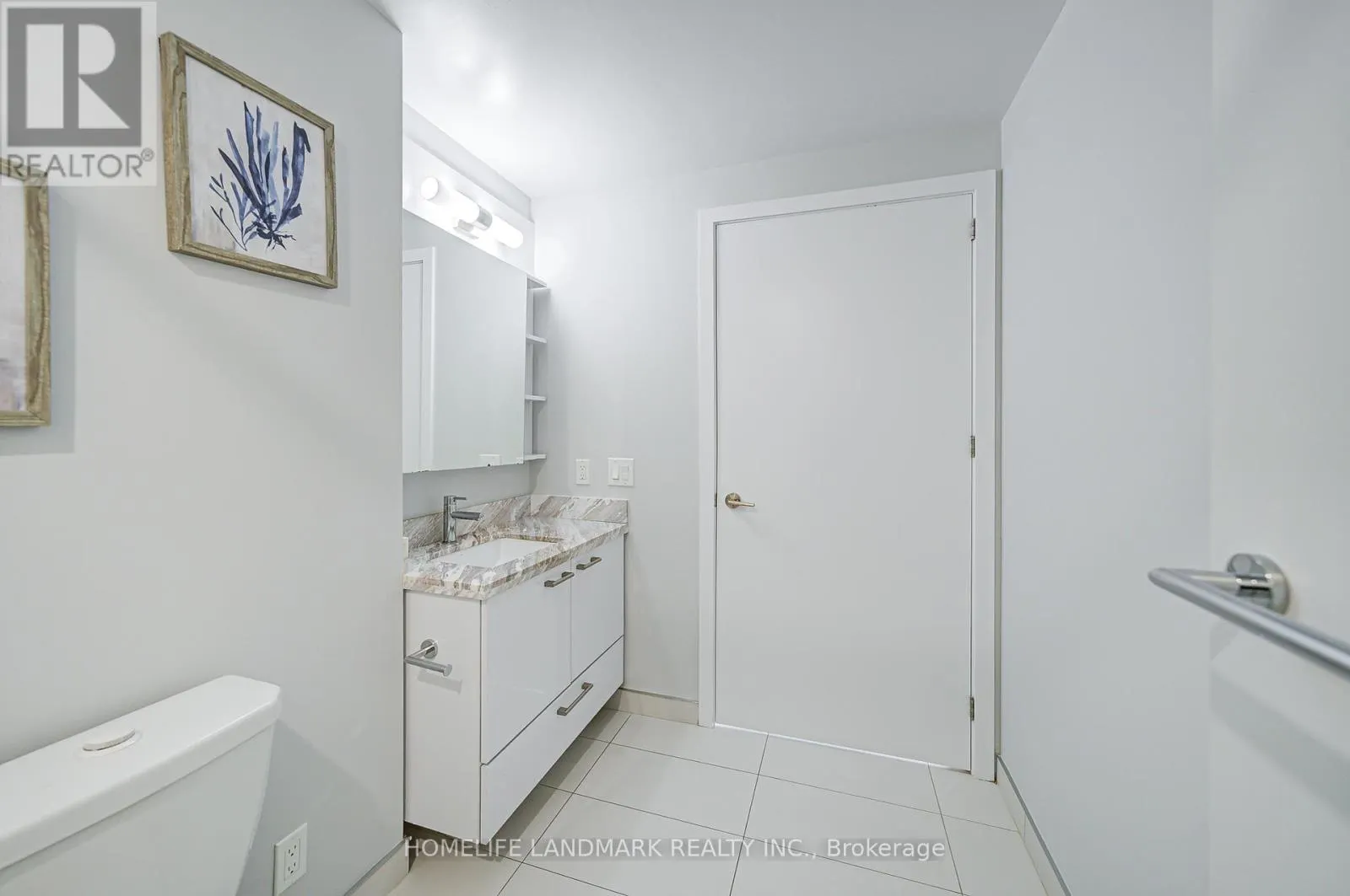 2304 - 2221 YONGE STREET