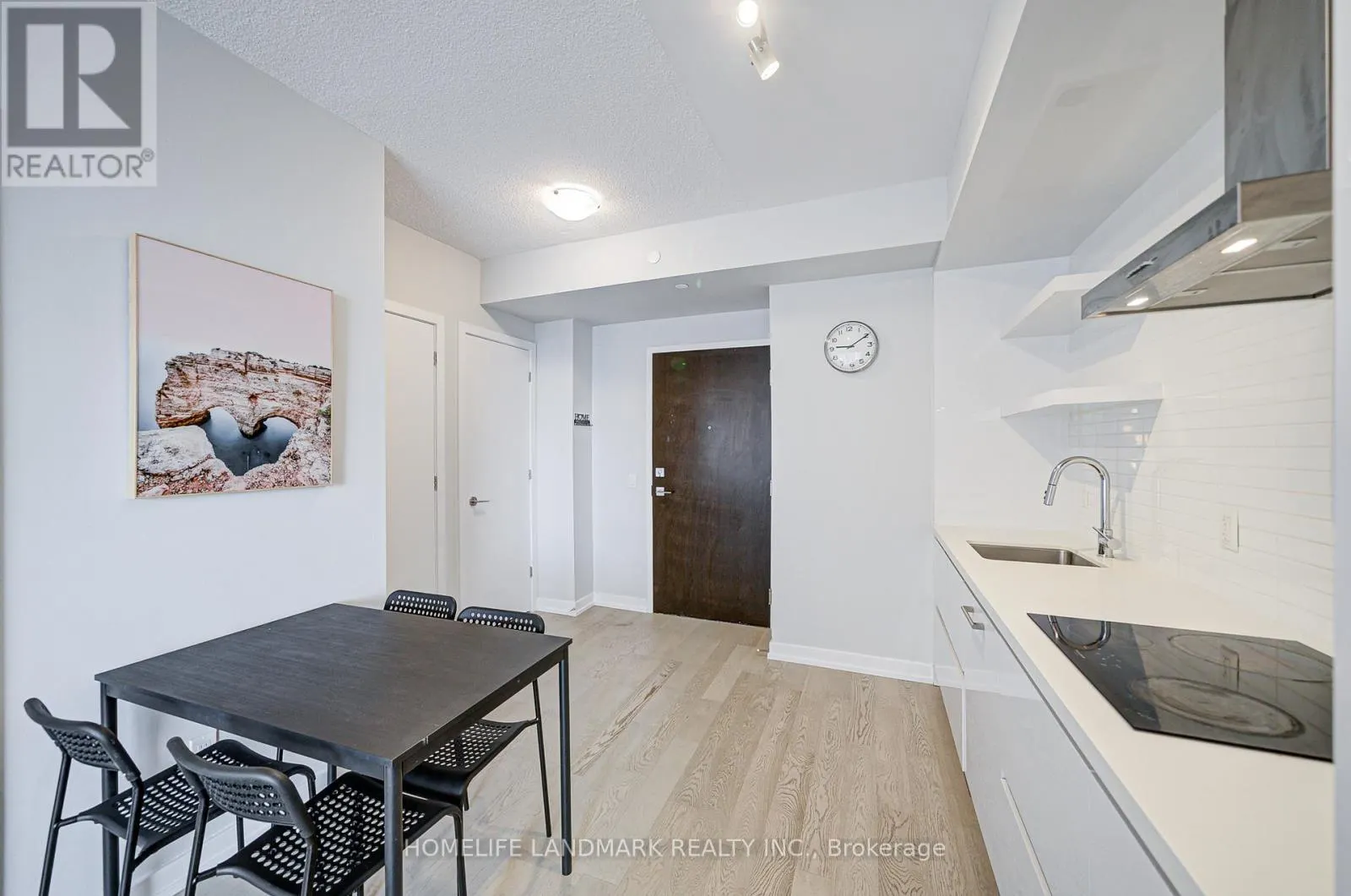 2304 - 2221 YONGE STREET
