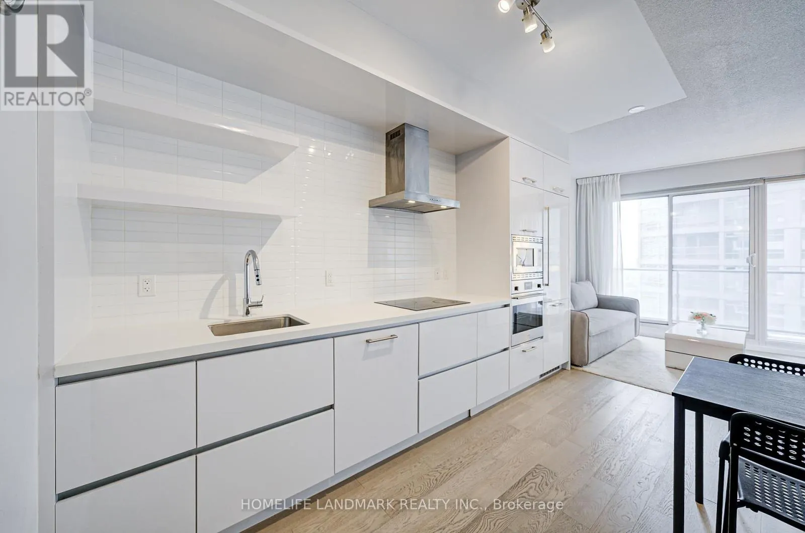 2304 - 2221 YONGE STREET