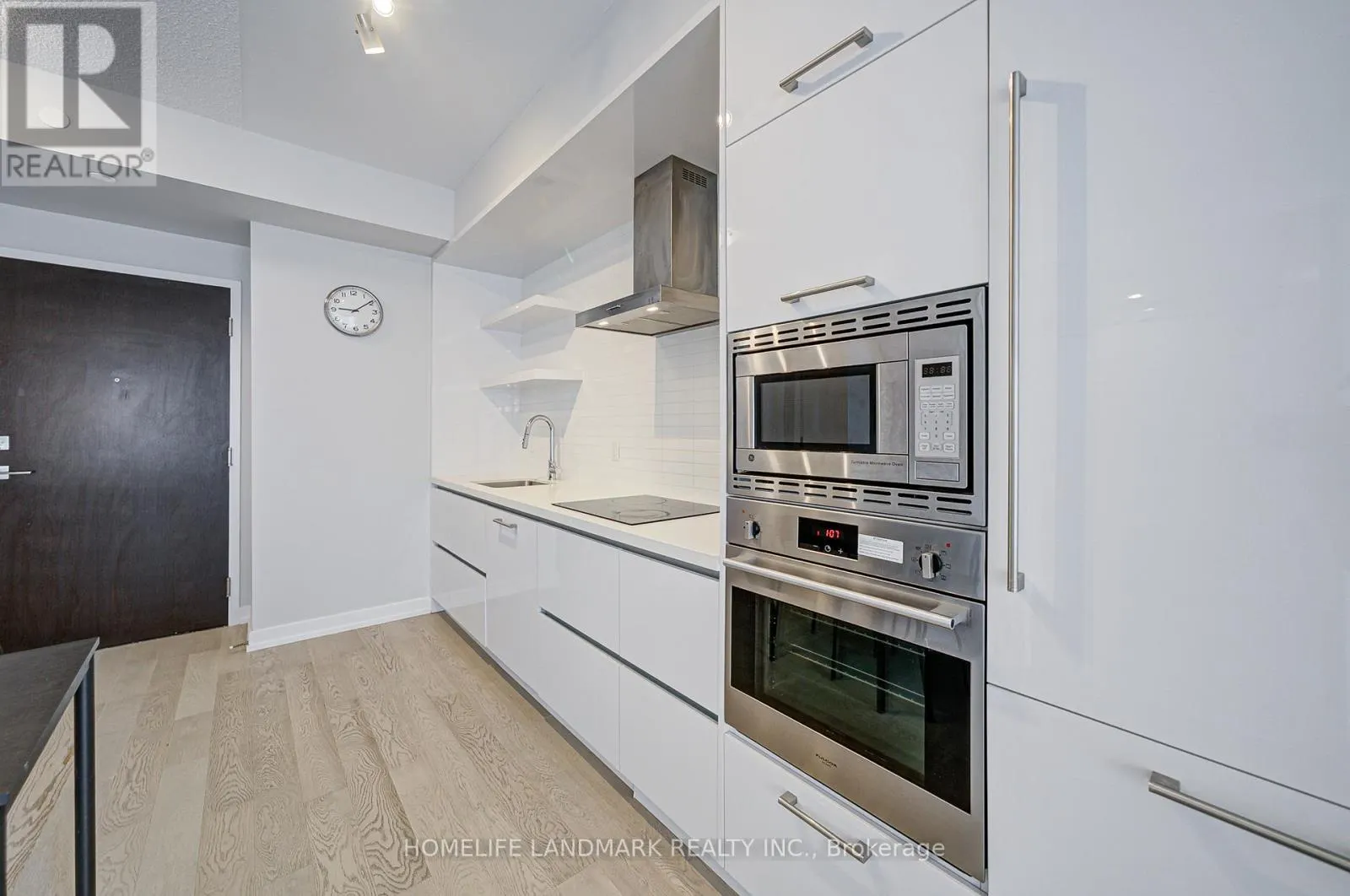 2304 - 2221 YONGE STREET