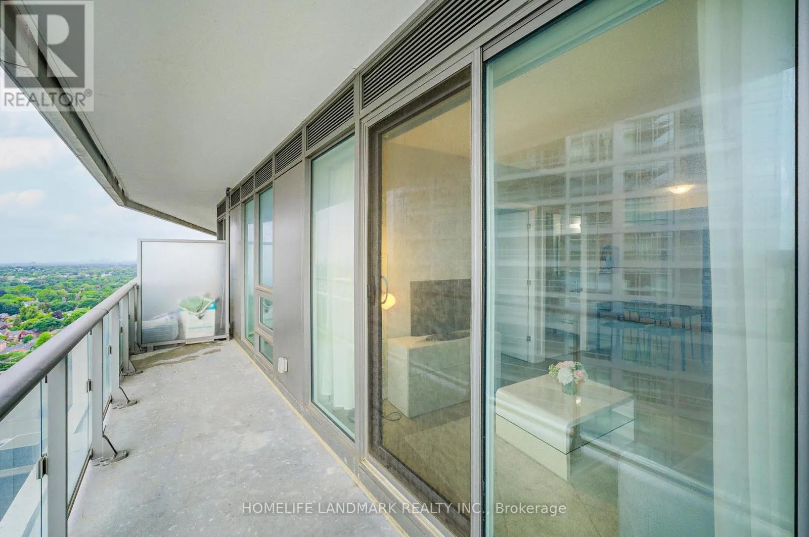 2304 - 2221 YONGE STREET