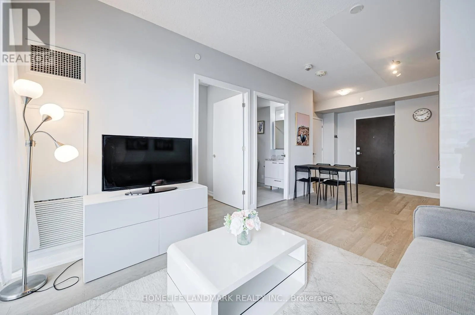 2304 - 2221 YONGE STREET