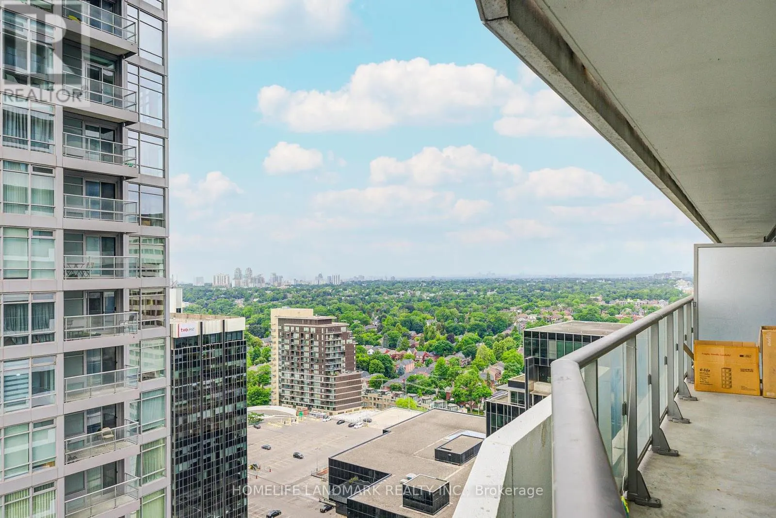 2304 - 2221 YONGE STREET