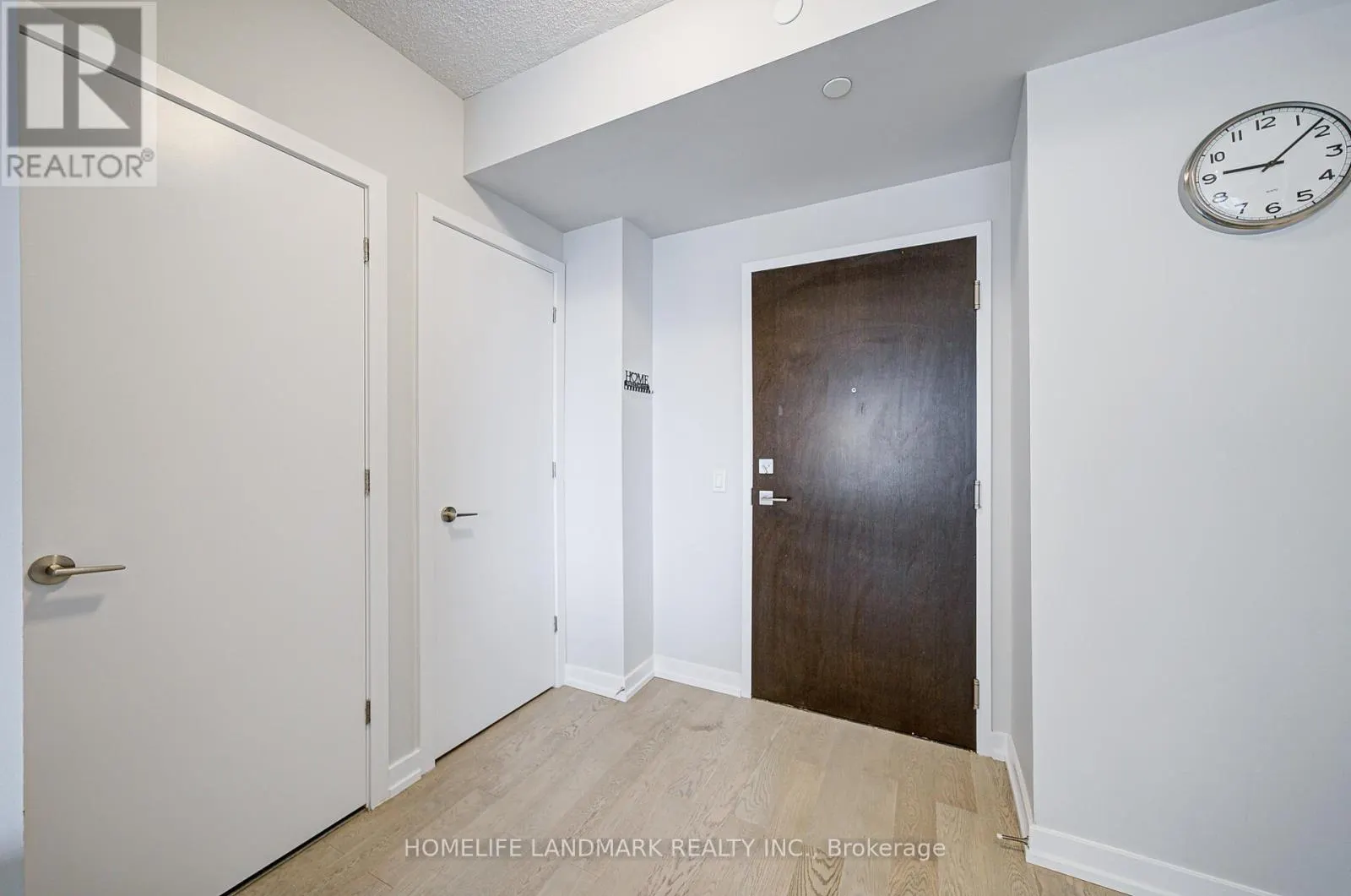 2304 - 2221 YONGE STREET