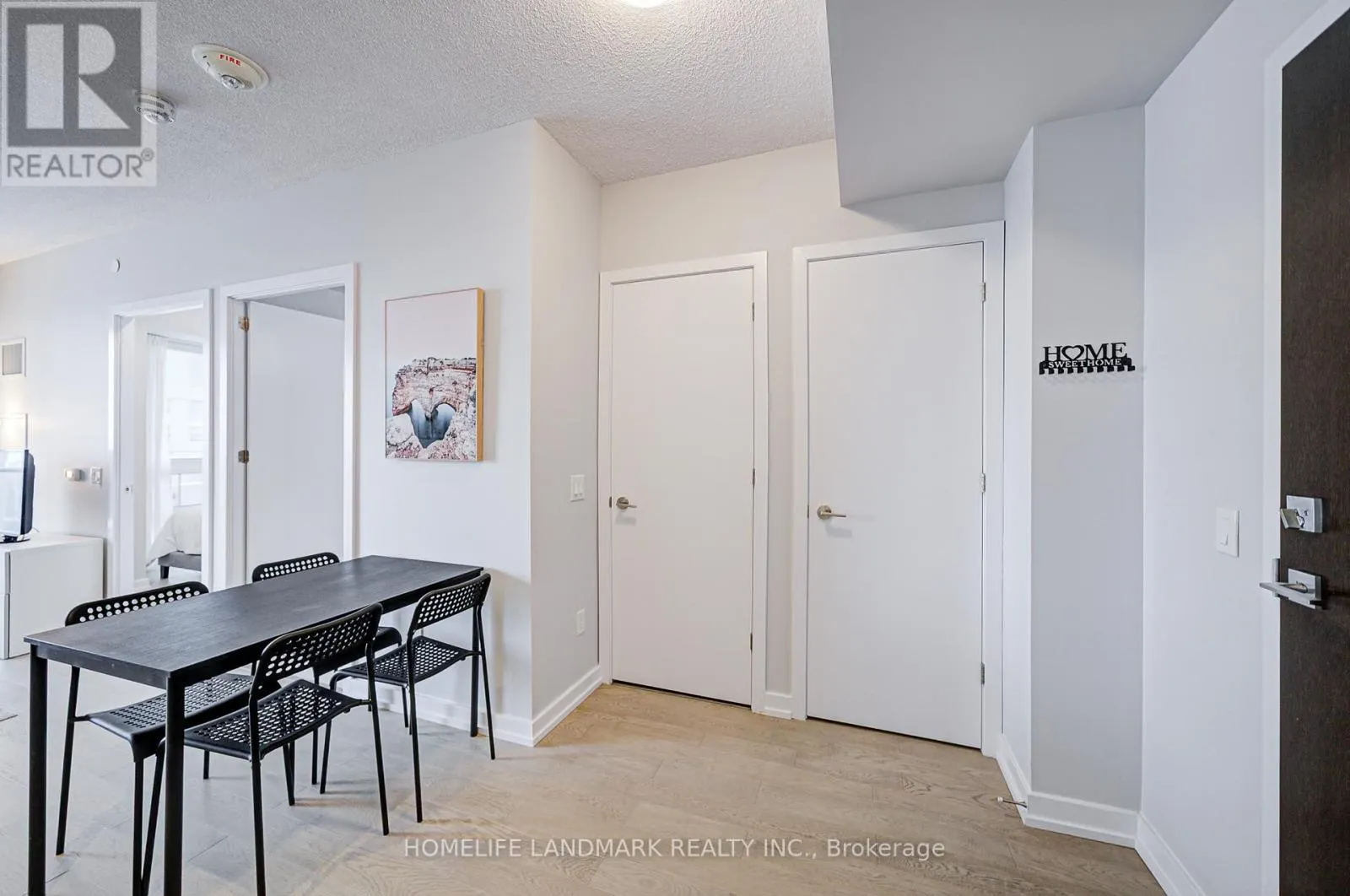 2304 - 2221 YONGE STREET