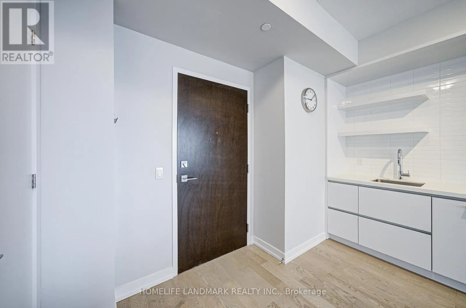 2304 - 2221 YONGE STREET