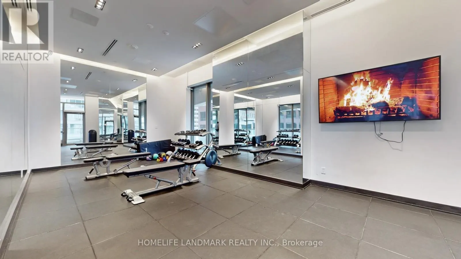 2304 - 2221 YONGE STREET