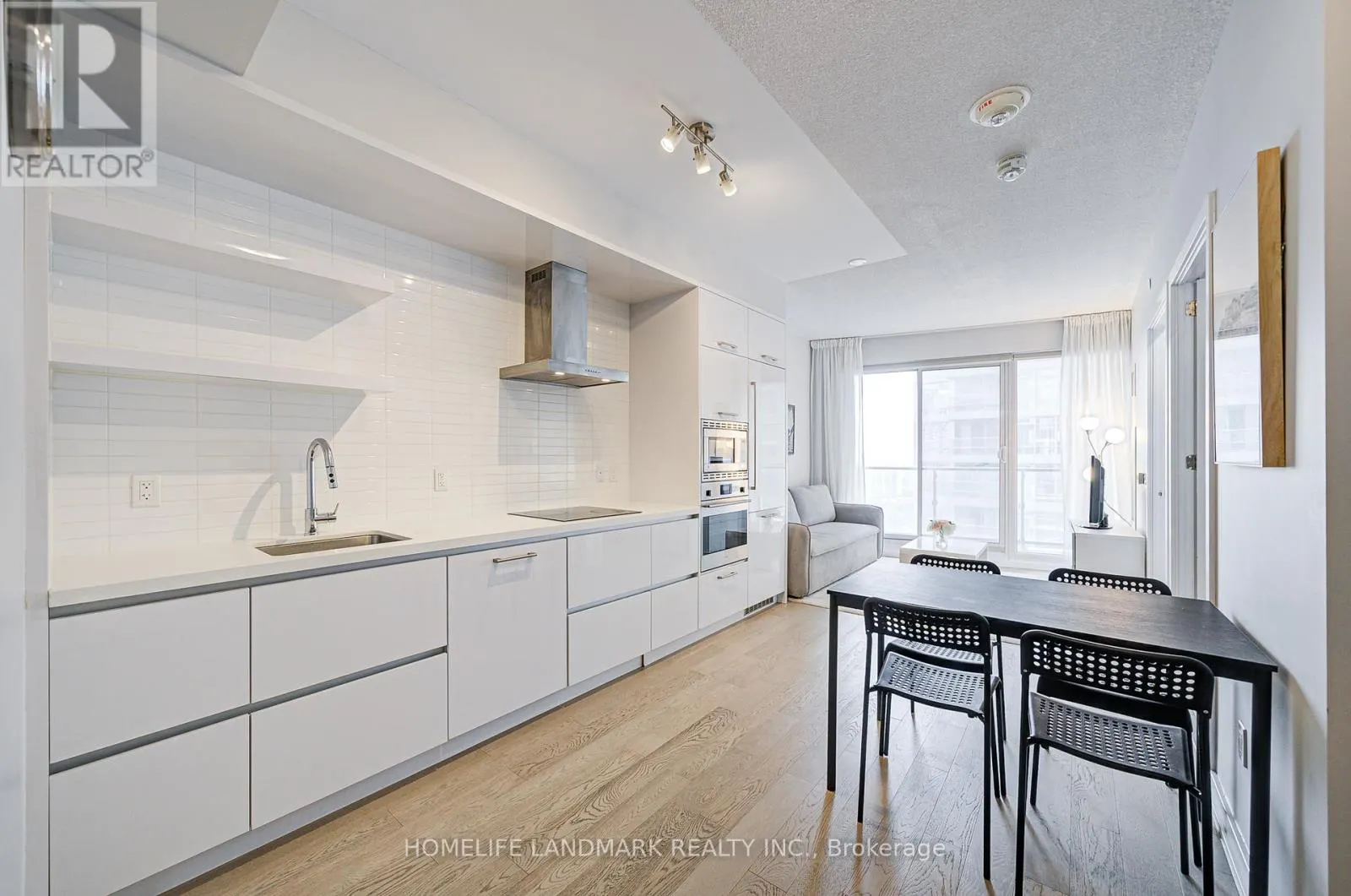2304 - 2221 YONGE STREET