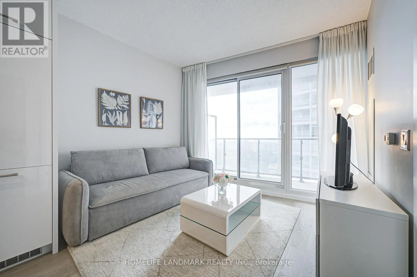 2304 - 2221 YONGE STREET