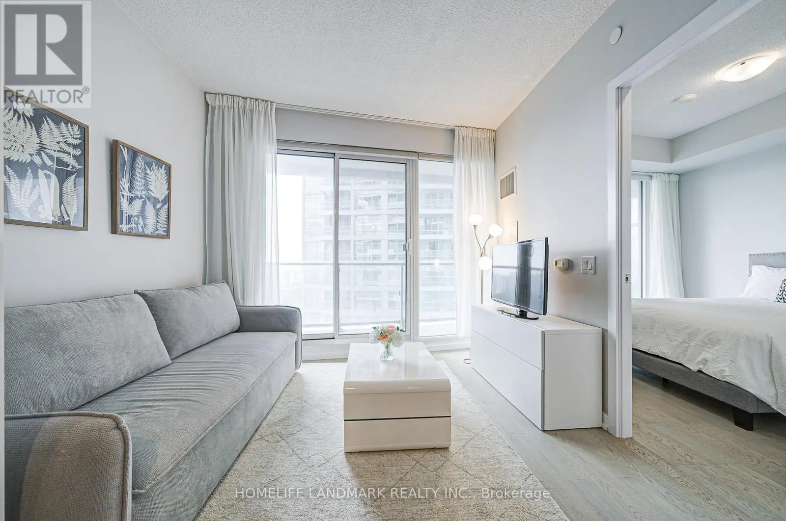 2304 - 2221 YONGE STREET