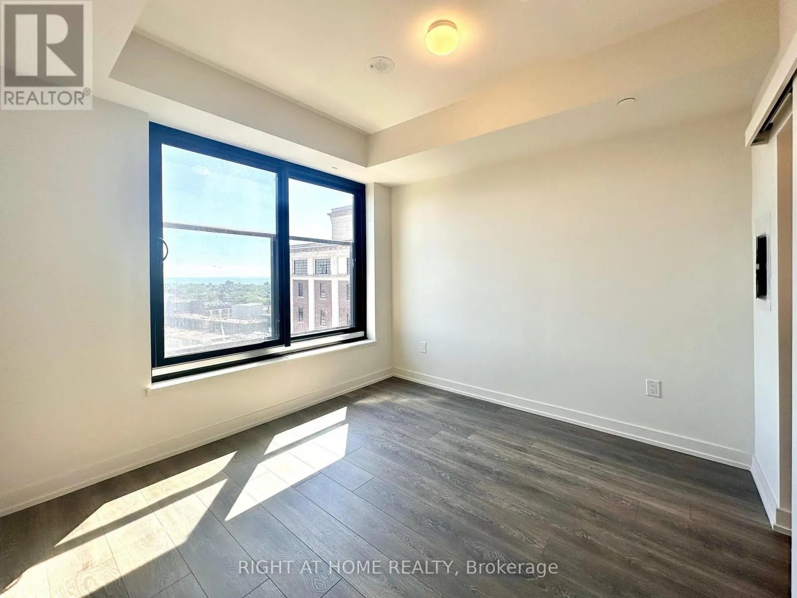 1407 - 181 STERLING ROAD