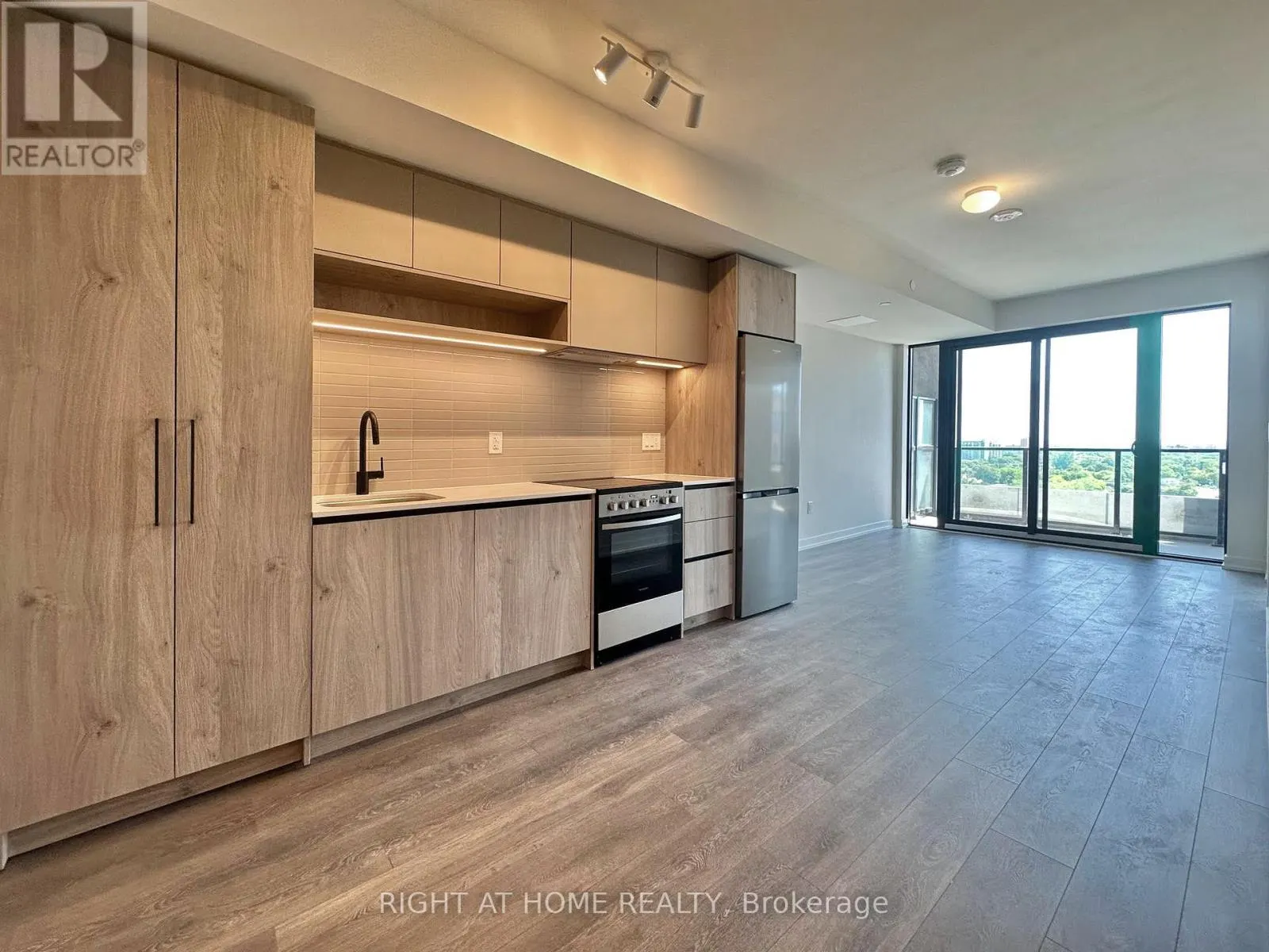 1407 - 181 STERLING ROAD