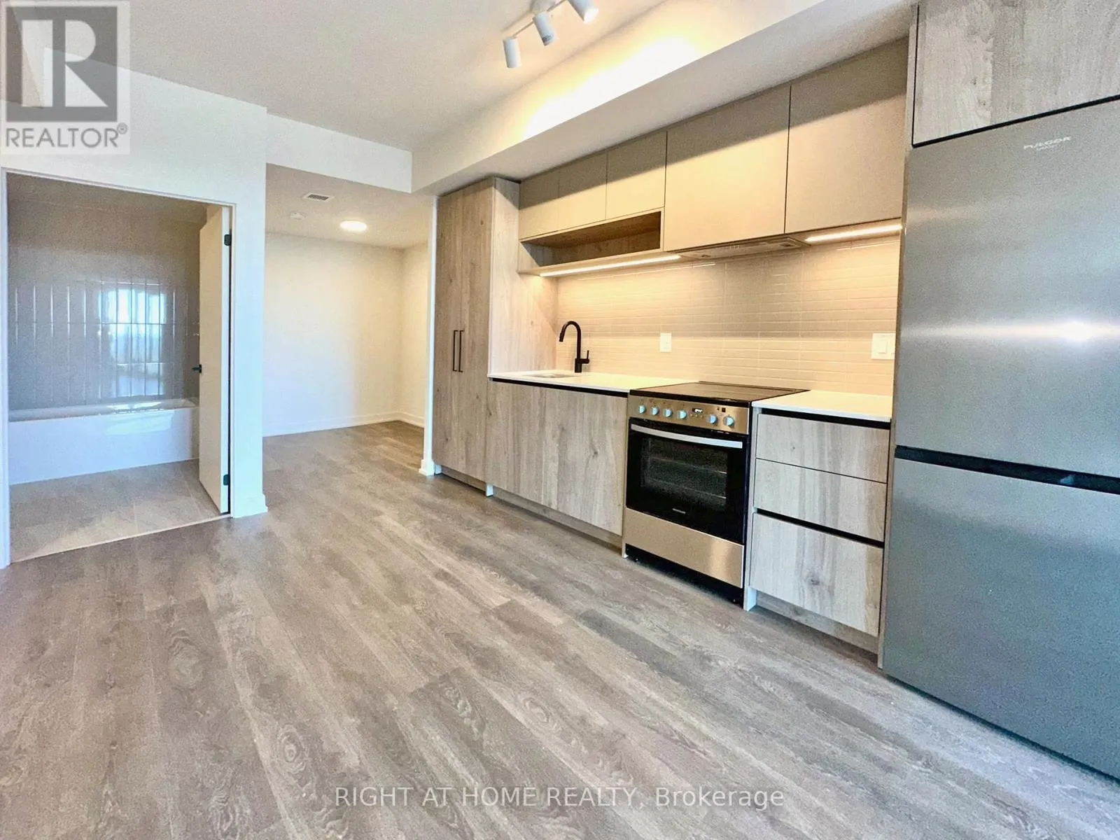 1407 - 181 STERLING ROAD
