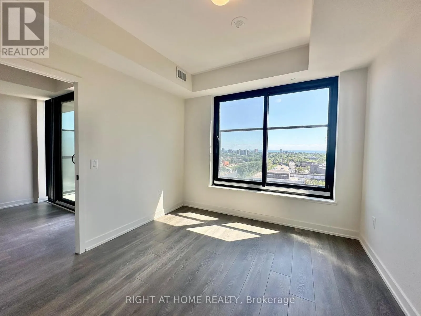 1407 - 181 STERLING ROAD