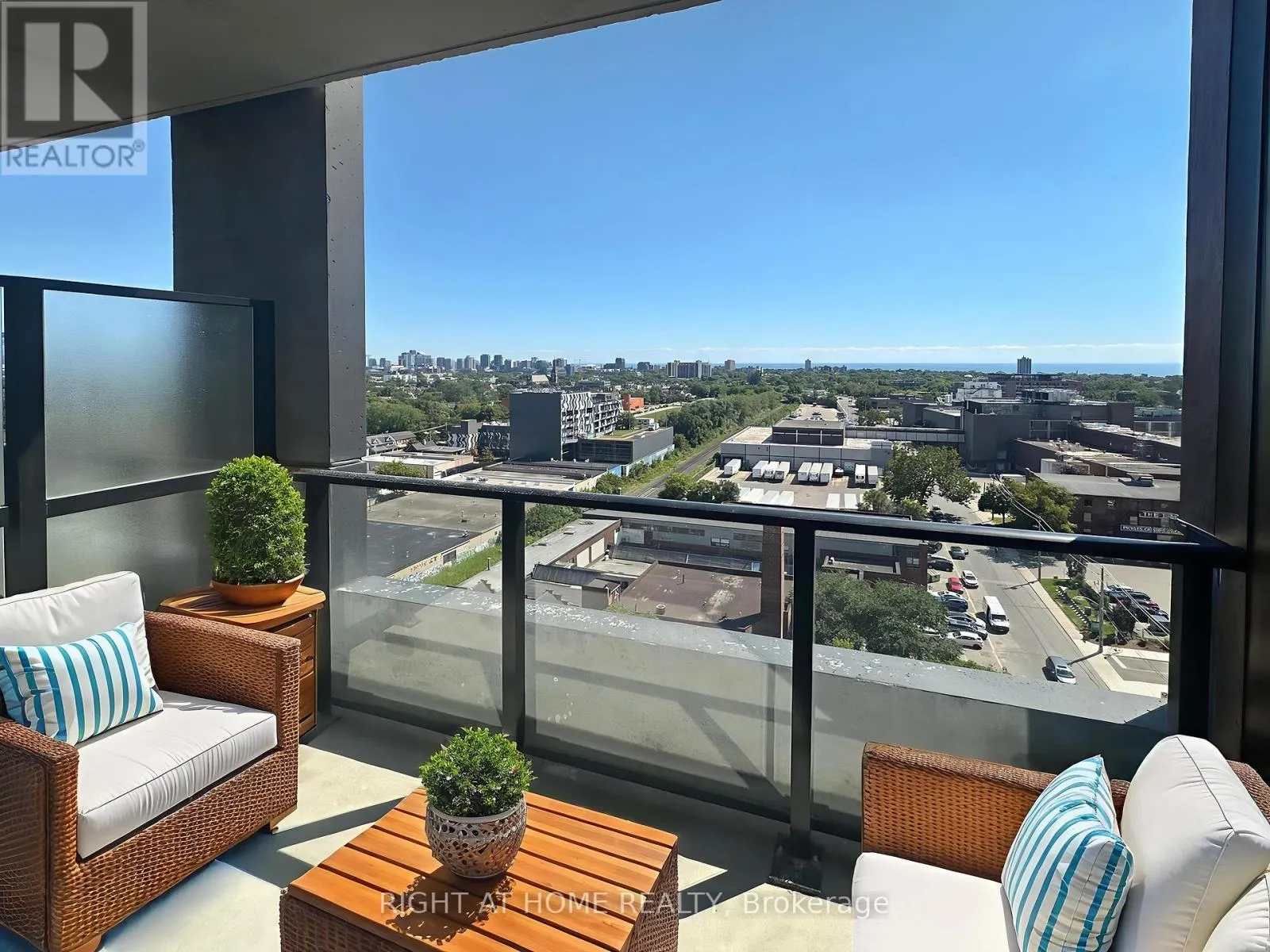 1407 - 181 STERLING ROAD