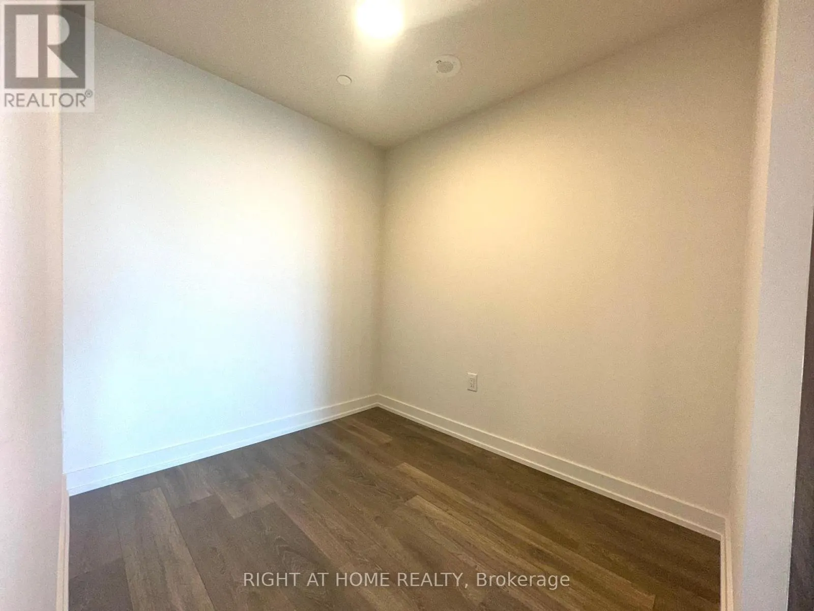 1407 - 181 STERLING ROAD
