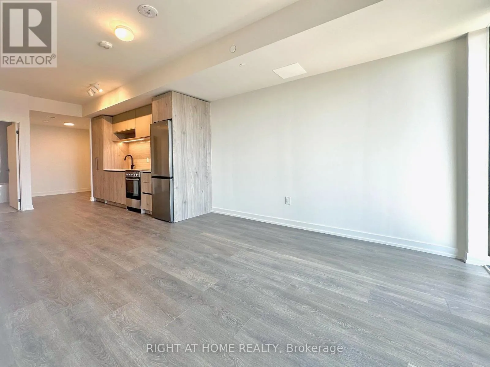 1407 - 181 STERLING ROAD
