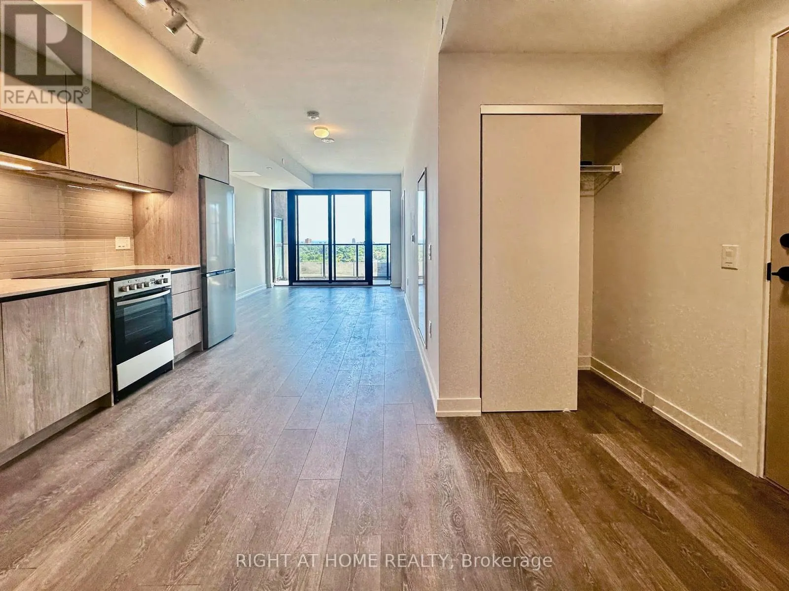 1407 - 181 STERLING ROAD