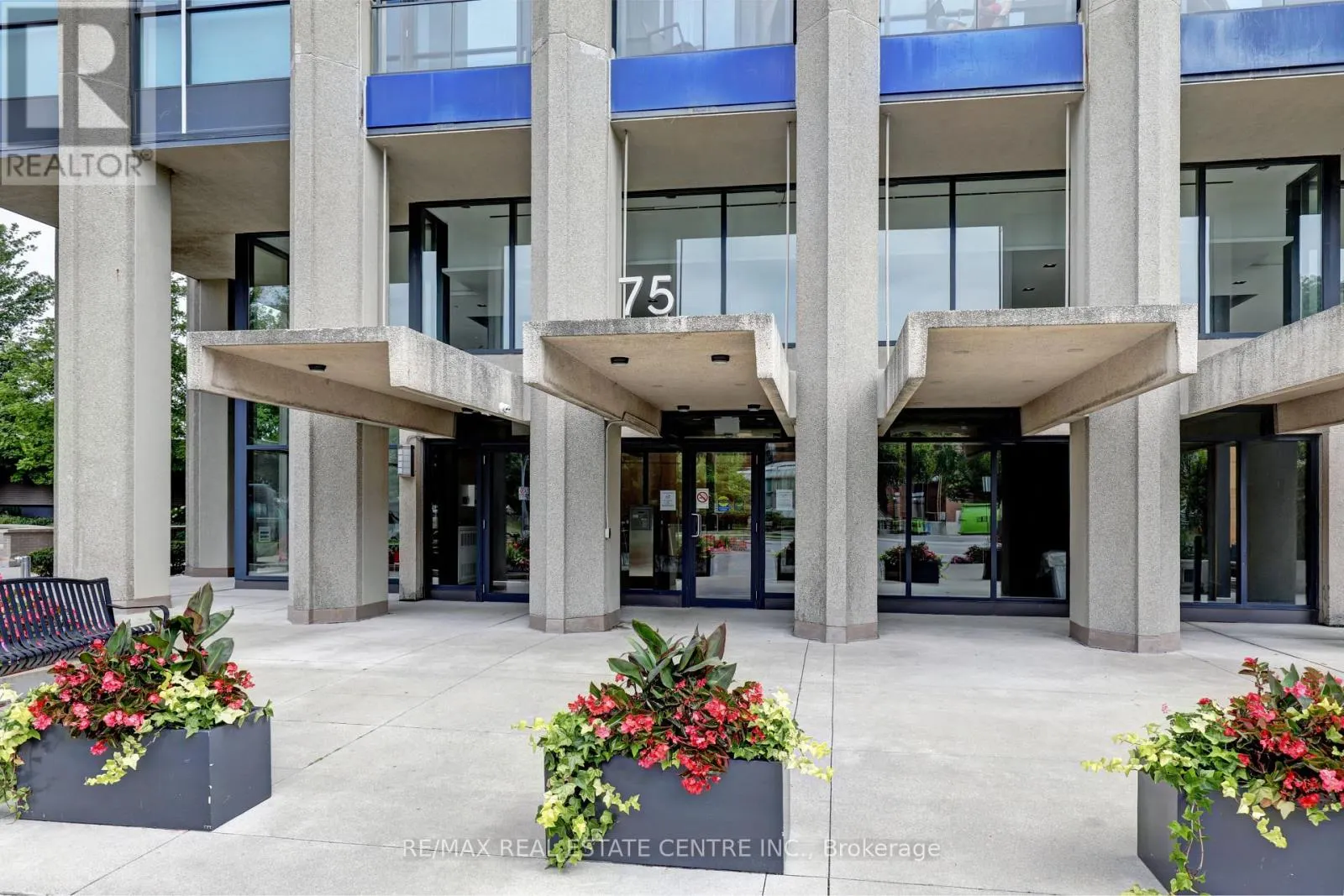 513 - 75 THE DONWAY W