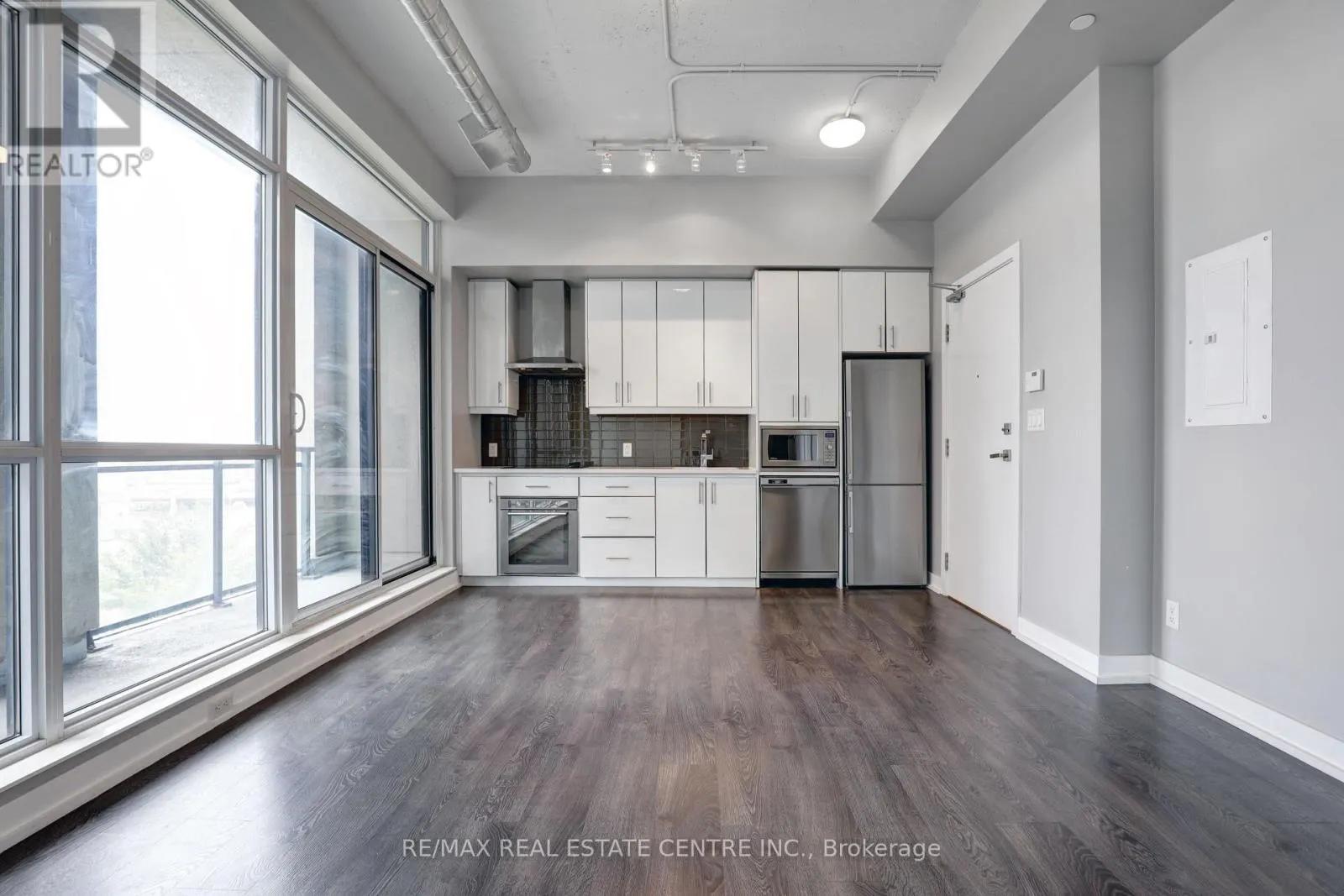 513 - 75 THE DONWAY W