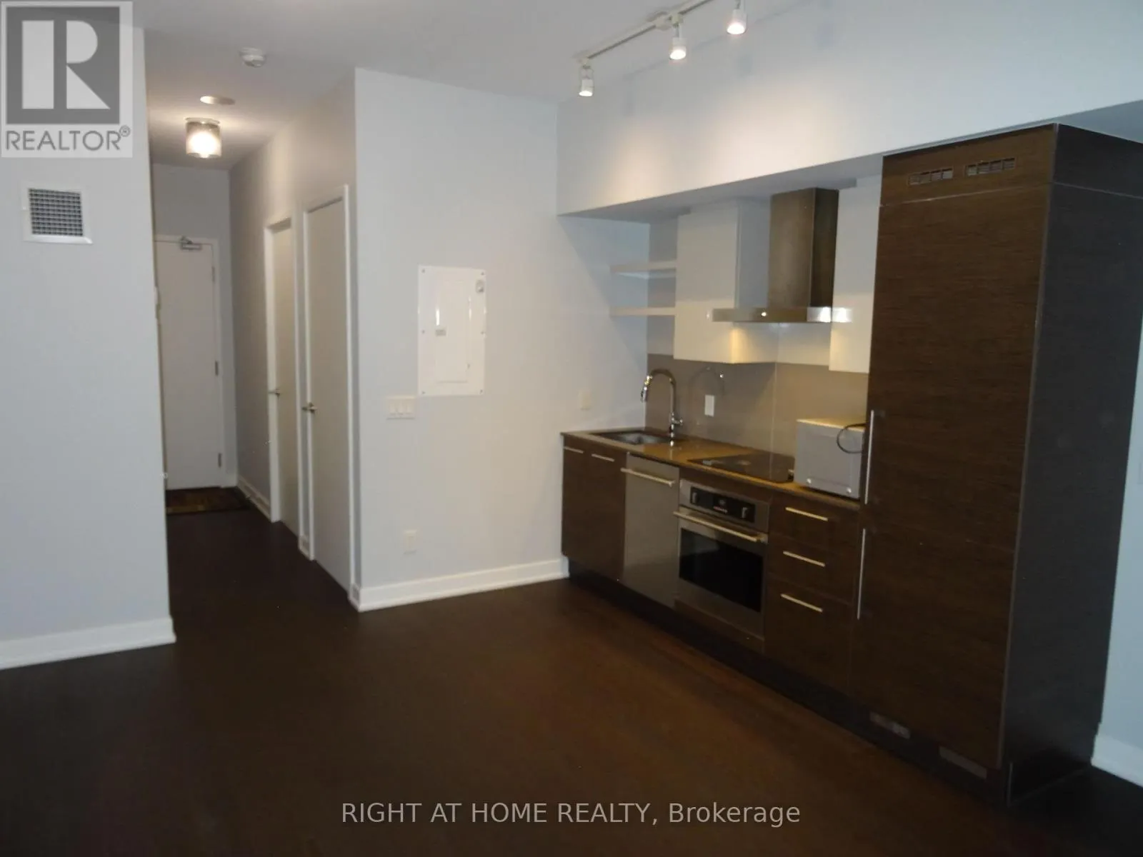 453 - 1030 KING STREET W