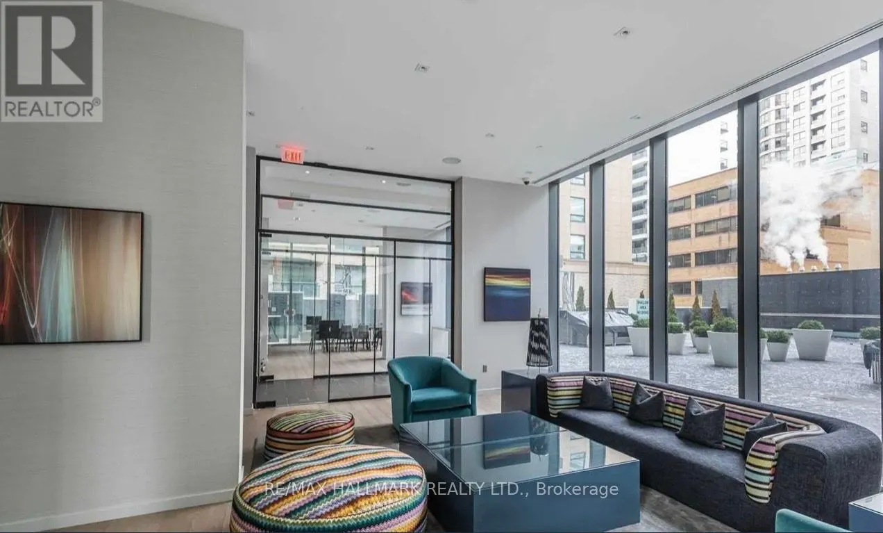 5301 - 42 CHARLES STREET E