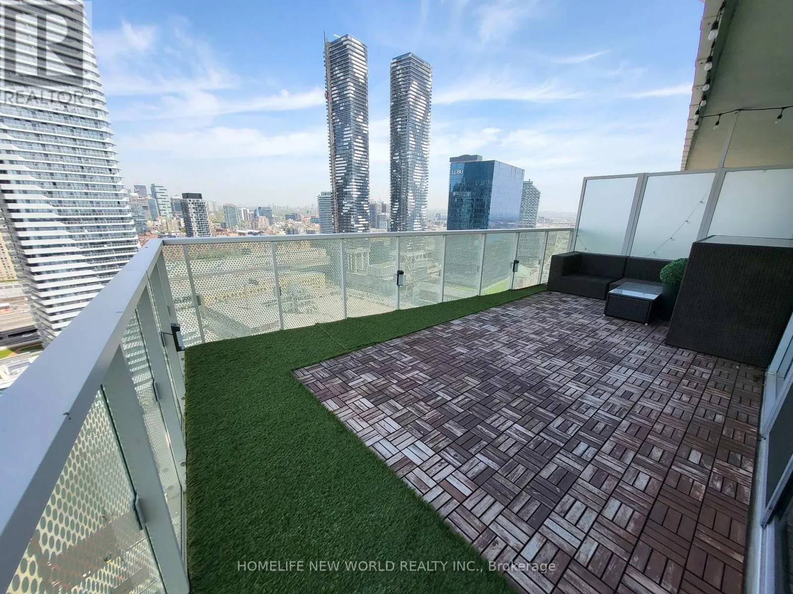 2707 - 15 QUEENS QUAY E
