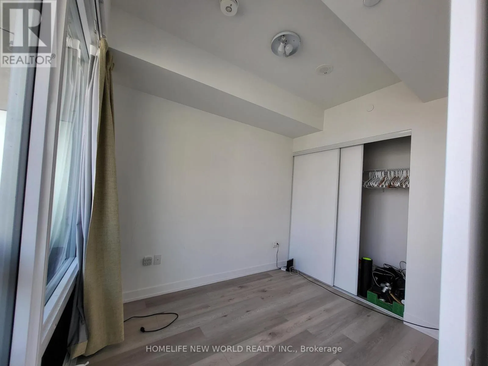 2707 - 15 QUEENS QUAY E