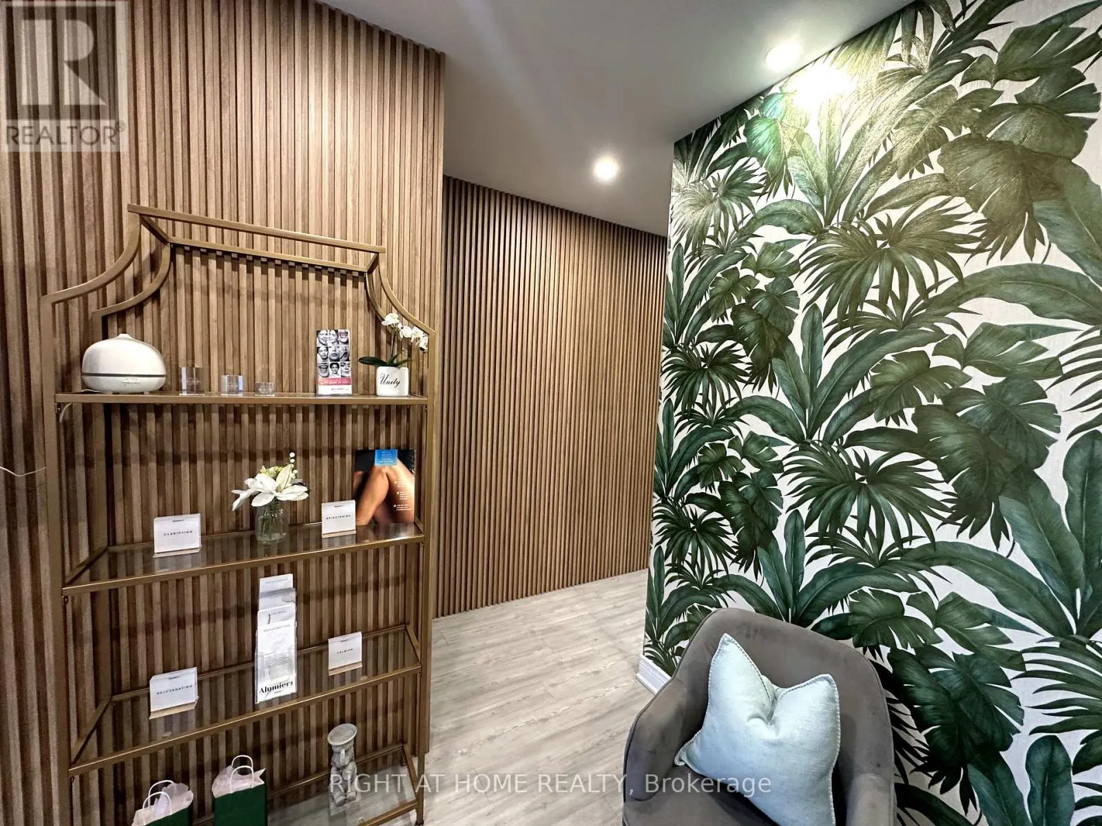 ROOM 1 - 1639 EGLINTON AVENUE W