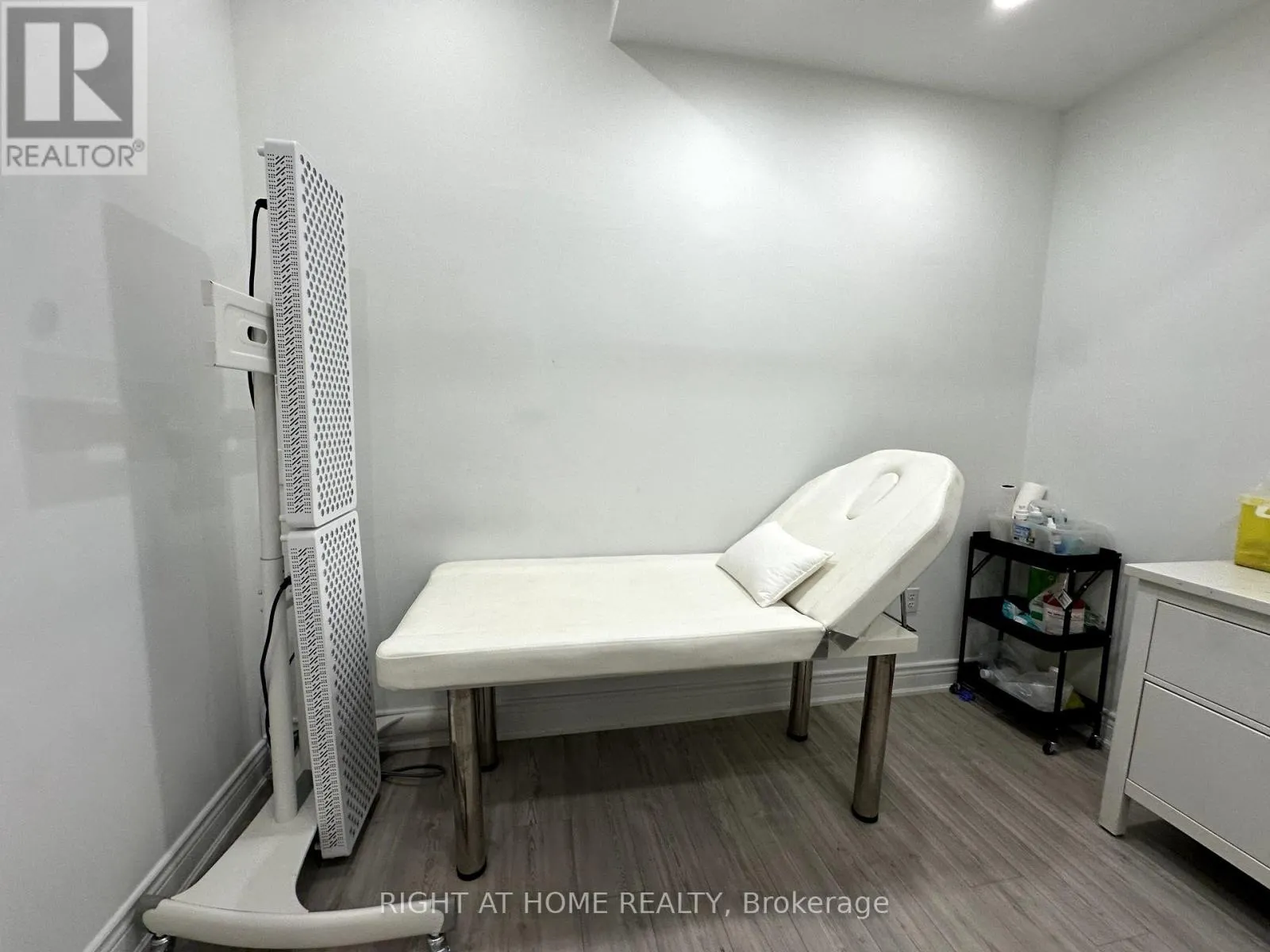 ROOM 1 - 1639 EGLINTON AVENUE W