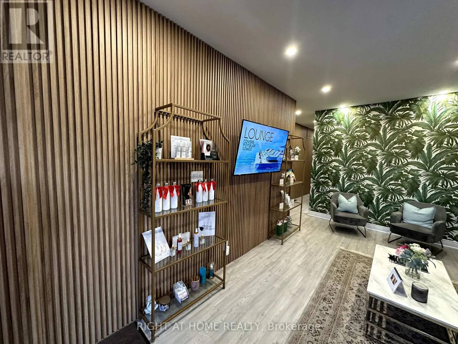 ROOM 1 - 1639 EGLINTON AVENUE W