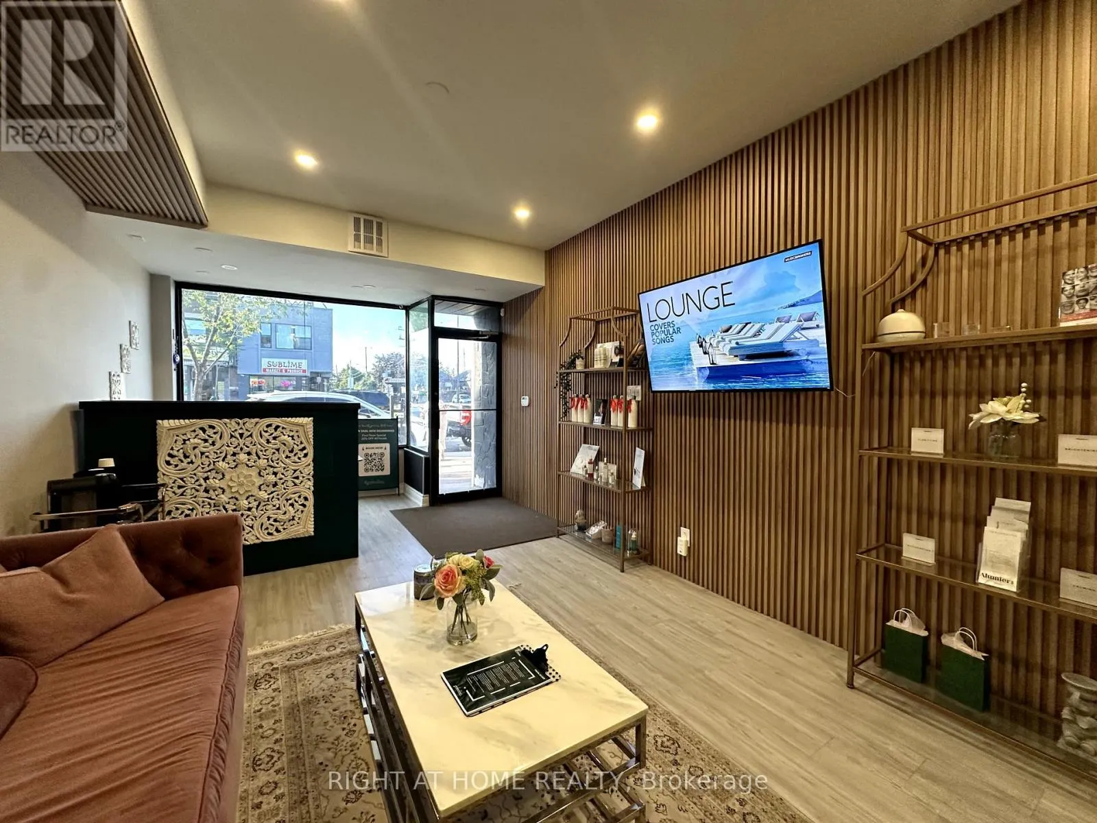 ROOM 1 - 1639 EGLINTON AVENUE W