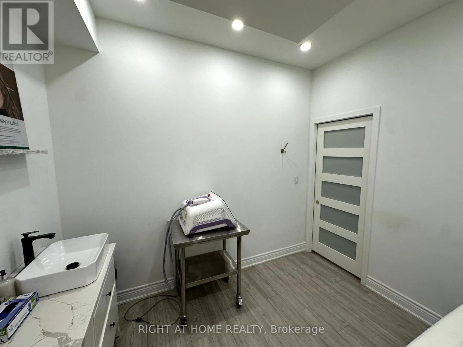 ROOM 1 - 1639 EGLINTON AVENUE W