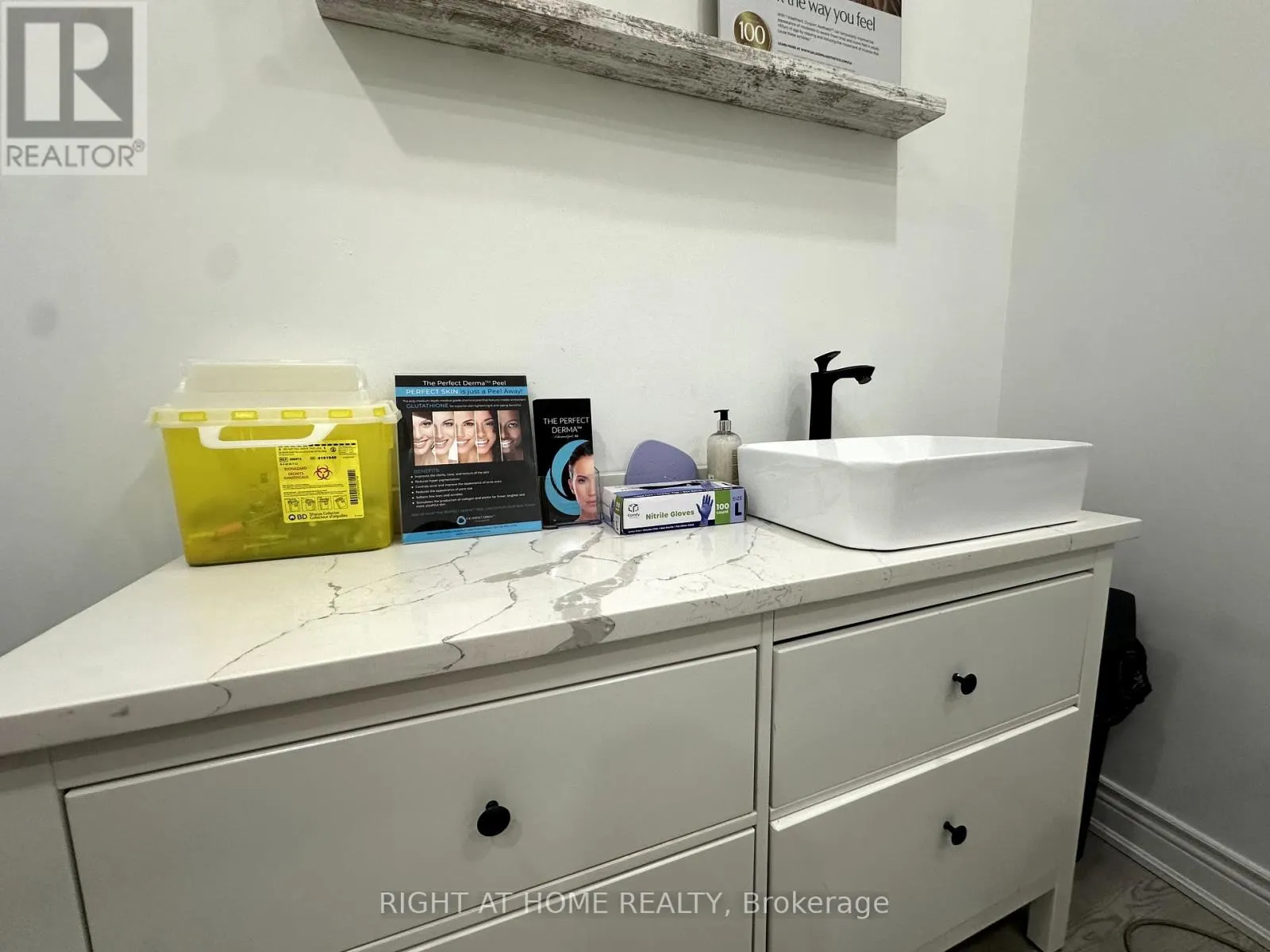 ROOM 1 - 1639 EGLINTON AVENUE W